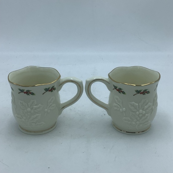 Two Party Lite Holly Leaf Collection Demitasse Cups - Picture 4 of 9